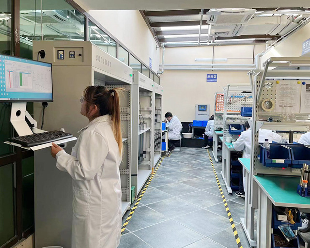 Laboratorio de pruebas de sensores de calidad de agua profesional