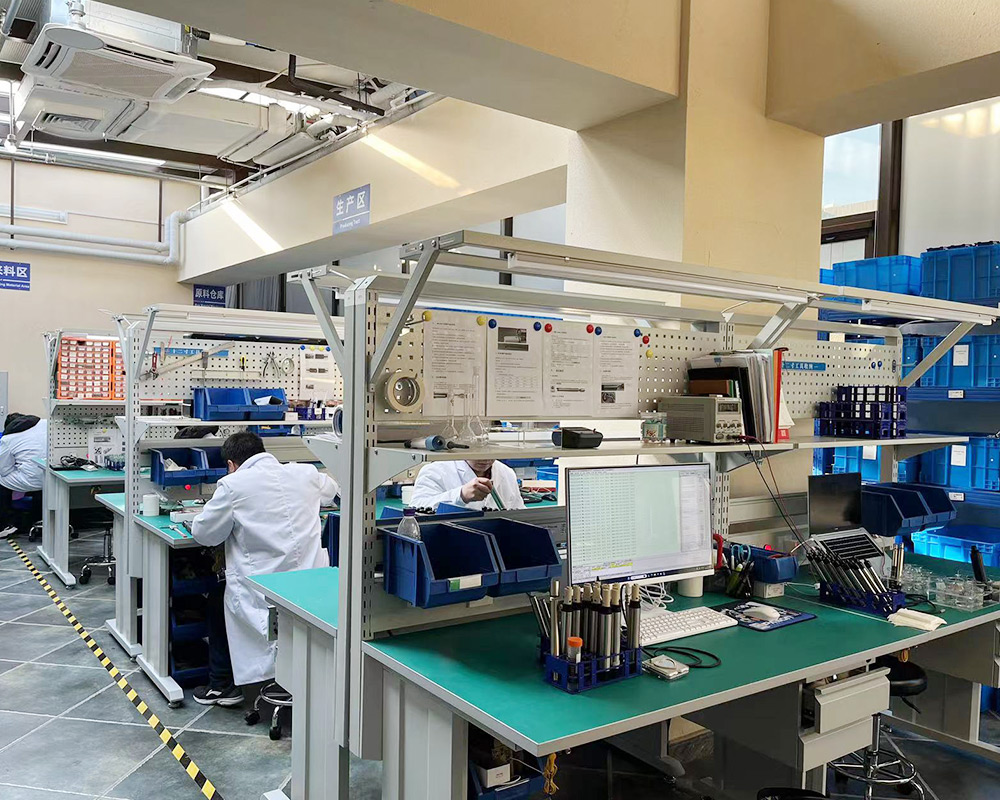 Conjunto de sensores de calidad del agua y l&iacute;nea de producci&oacute;n de calibraci&oacute;n